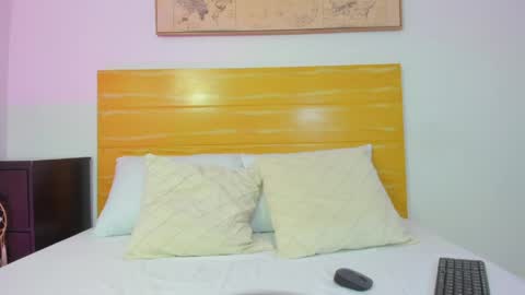 M I A online show from April 12, 3:00 am