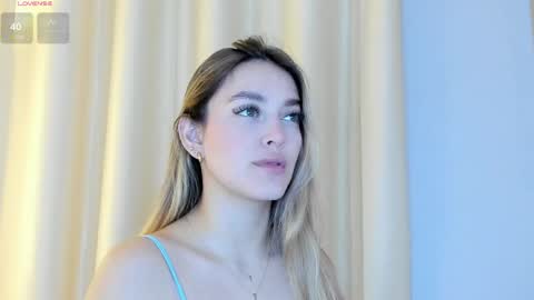 Mia White  online show from April 15, 1:29 pm