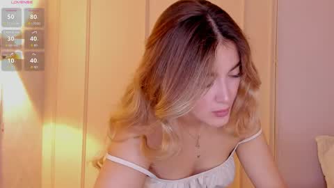 Snapshot of mia_white11 chatting on April 25, 1:41 pm Mia White online show from April 25, 1:41 pm