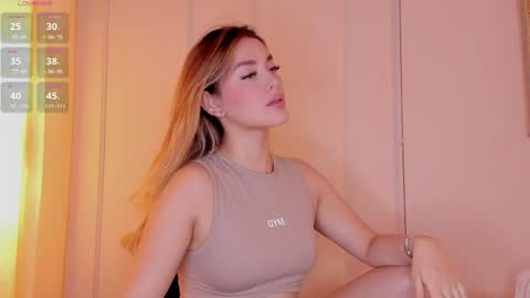 Snapshot of mia_white11 chatting on April 29, 6:25 pm Mia White online show from April 29, 6:25 pm