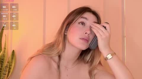 Snapshot of mia_white11 chatting on May 18, 1:06 pm Mia White online show from May 18, 1:06 pm