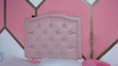 Mia online show from January 5, 5:27 pm