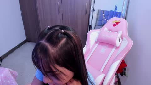 mia  nicolle online show from January 9, 11:45 pm