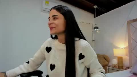 Snapshot of miaa_diamondd1 chatting on June 17, 1:45 pm Mia online show from June 17, 1:45 pm