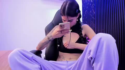 Mia  online show from July 18, 2:10 pm