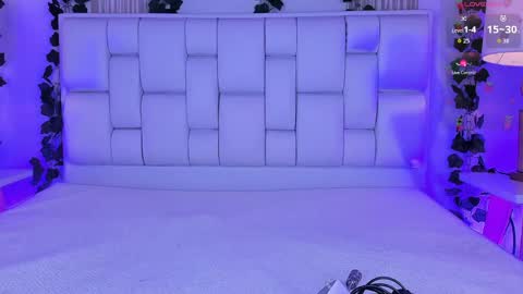 Mia online show from April 12, 11:15 am