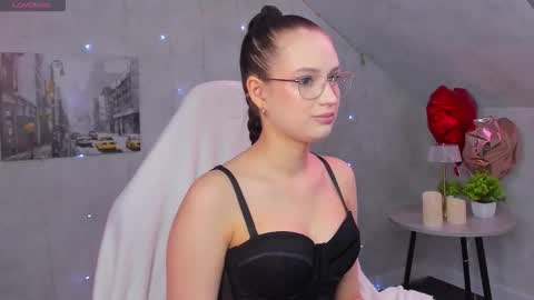 Mia online show from March 7, 9:17 am