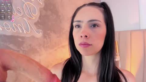 Mia online show from February 22, 11:31 am