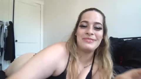 Mia Moji online show from May 10, 4:12 pm