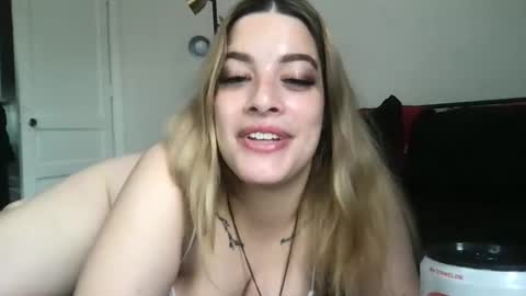 Mia Moji online show from May 26, 12:56 pm