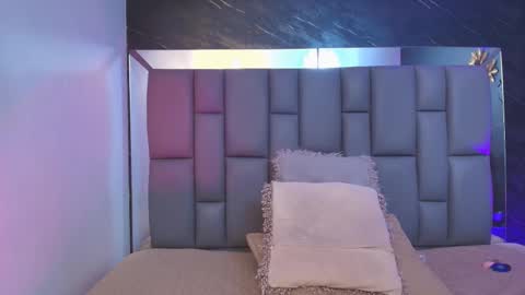 Mia online show from October 8, 12:03 pm