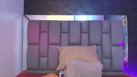 Mia online show from November 28, 12:08 pm