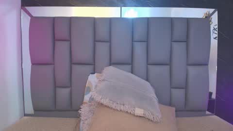 Mia online show from February 2, 12:04 pm