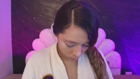 Mia online show from May 7, 12:10 pm