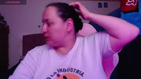 Snapshot of miaabrownn chatting on April 21, 5:25 am MIA online show from April 21, 5:25 am