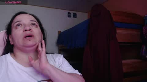 Snapshot of miaabrownn chatting on April 22, 3:53 am MIA online show from April 22, 3:53 am