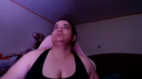 Snapshot of miaabrownn chatting on June 29, 3:35 am MIA online show from June 29, 3:35 am