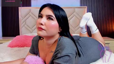 Miaa Farrel online show from January 8, 7:05 pm