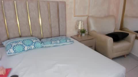 Snapshot of miaaffox chatting on January 8, 7:49 pm miaaffox online show from January 8, 7:49 pm