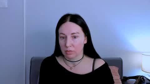 Mia online show from March 10, 4:12 pm