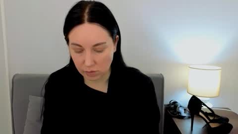 Mia online show from March 17, 4:32 pm