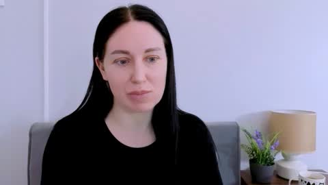 Mia online show from April 8, 3:23 pm