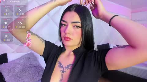 Snapshot of miaasmiith_ chatting on April 7, 9:15 pm Alexandra online show from April 7, 9:15 pm