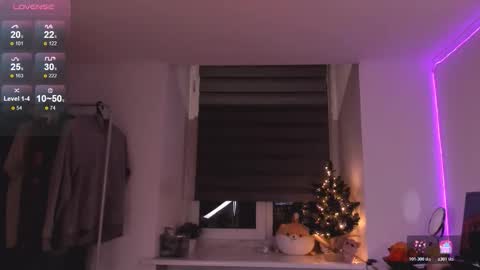 Snapshot of miabellee_ chatting on January 17, 6:33 pm mia online show from January 17, 6:33 pm