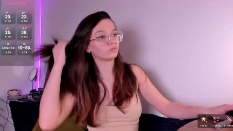 Snapshot of miabellee_ chatting on February 9, 6:06 am mia online show from February 9, 6:06 am