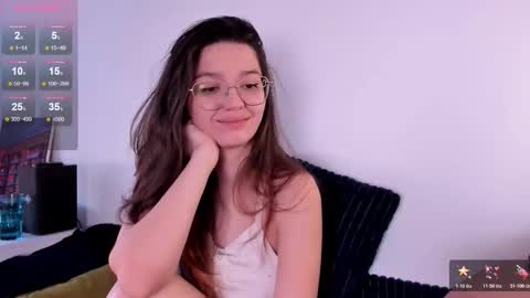 Snapshot of miabellee_ chatting on February 15, 7:51 am mia online show from February 15, 7:51 am