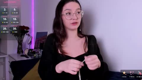 Snapshot of miabellee_ chatting on February 16, 7:21 pm mia online show from February 16, 7:21 pm