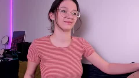 Snapshot of miabellee_ chatting on February 26, 9:03 pm mia online show from February 26, 9:03 pm