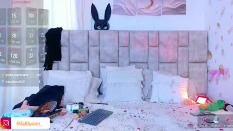 miablumm_ online show from February 11, 2:11 pm