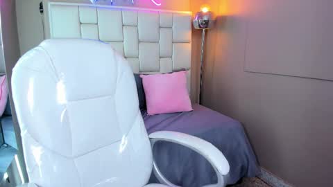 Snapshot of miacamille chatting on March 26, 7:08 pm Mia Camille online show from March 26, 7:08 pm
