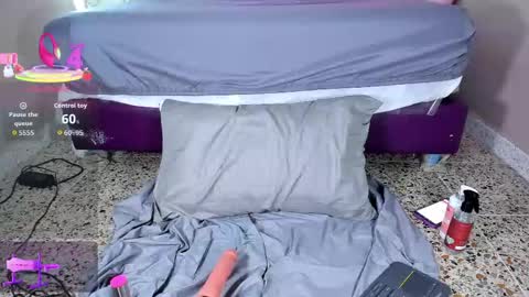 Snapshot of miacamille chatting on April 21, 7:39 pm Mia Camille online show from April 21, 7:39 pm