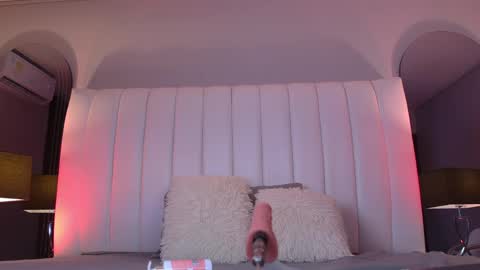 Snapshot of miacamille chatting on May 6, 6:57 pm Mia Camille online show from May 6, 6:57 pm