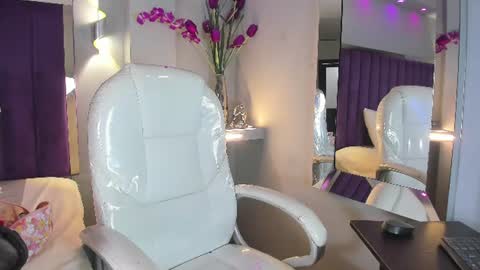 Snapshot of miacamille chatting on July 2, 6:47 pm Mia Camille online show from July 2, 6:47 pm