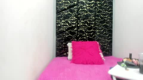 Snapshot of miacours chatting on June 30, 1:01 pm MiaCours online show from June 30, 1:01 pm