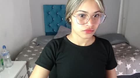 Snapshot of miacumgirl chatting on April 20, 12:19 pm miacumgirl online show from April 20, 12:19 pm