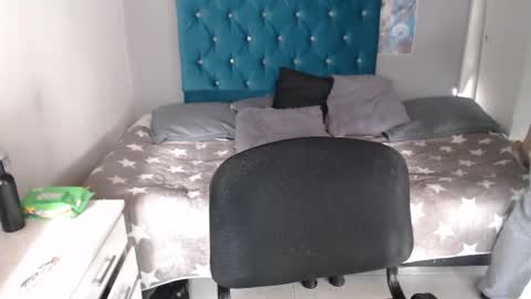 Snapshot of miacumgirl chatting on April 22, 12:18 pm miacumgirl online show from April 22, 12:18 pm