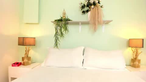 Snapshot of miaebony_ chatting on April 4, 9:45 pm Call me Mia online show from April 4, 9:45 pm