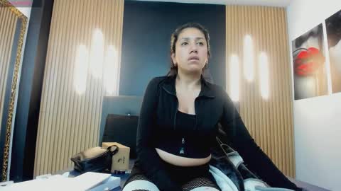 Snapshot of miafix chatting on February 9, 4:16 am Mia Carter Schedule 800 - 1430 gtm-5 online show from February 9, 4:16 am