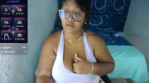 Snapshot of miajoseph_ chatting on April 25, 3:53 am miajoseph_ online show from April 25, 3:53 am
