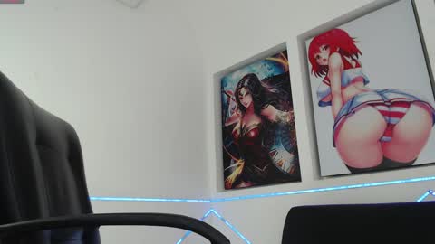 Mia online show from May 14, 7:09 pm
