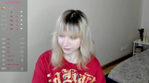 Snapshot of miakimiko chatting on May 20, 1:01 am miakimiko online show from May 20, 1:01 am