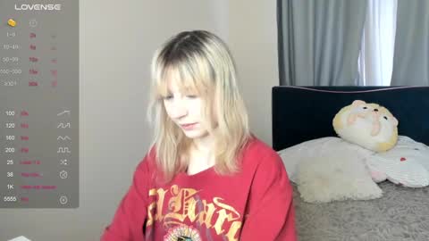 Snapshot of miakimiko chatting on May 22, 1:24 am miakimiko online show from May 22, 1:24 am