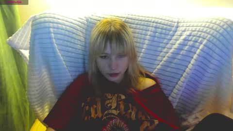 Snapshot of miakimiko chatting on May 23, 2:28 am miakimiko online show from May 23, 2:28 am