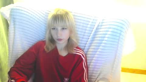 Snapshot of miakimiko chatting on May 24, 2:27 am miakimiko online show from May 24, 2:27 am