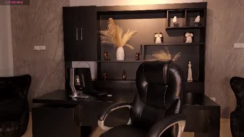 Snapshot of mialaurence_ chatting on July 17, 6:57 pm Call me Mia online show from July 17, 6:57 pm