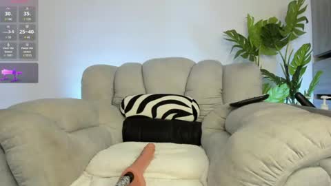 Snapshot of mialove_sweet chatting on June 20, 2:09 pm Mia Fernandez online show from June 20, 2:09 pm